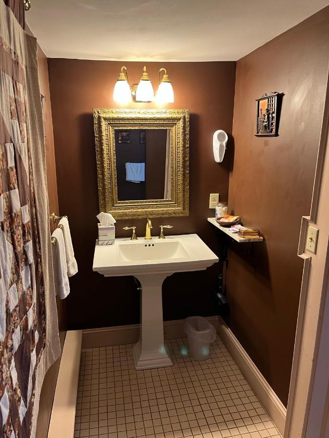 Chester Inn Екстериор снимка
